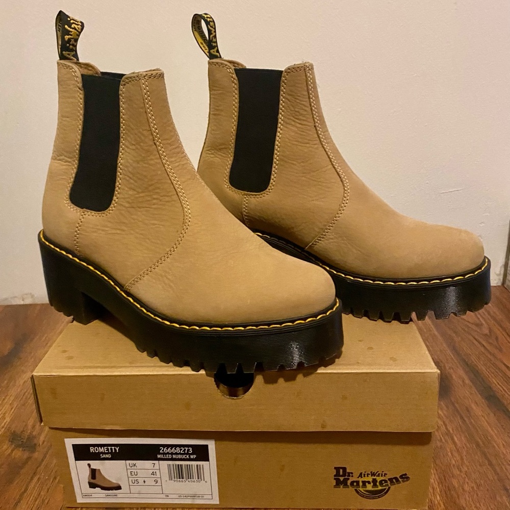 COPY - Dr. Martens rometty size 9